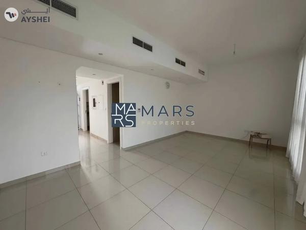 Middle Unit Ready to Move In Excellent Community