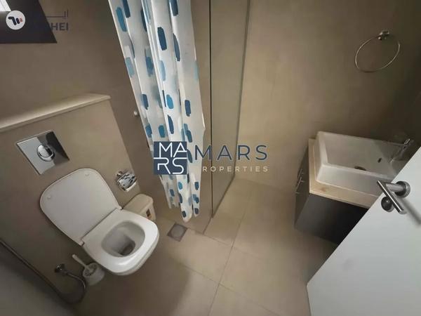 Middle Unit Ready to Move In Excellent Community