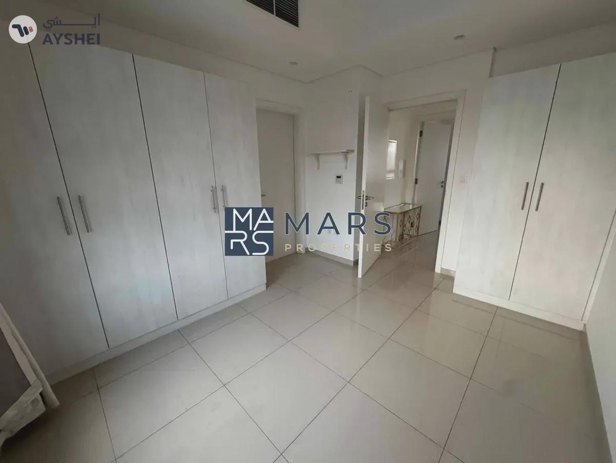 Middle Unit Ready to Move In Excellent Community-2-2