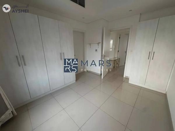 Middle Unit Ready to Move In Excellent Community