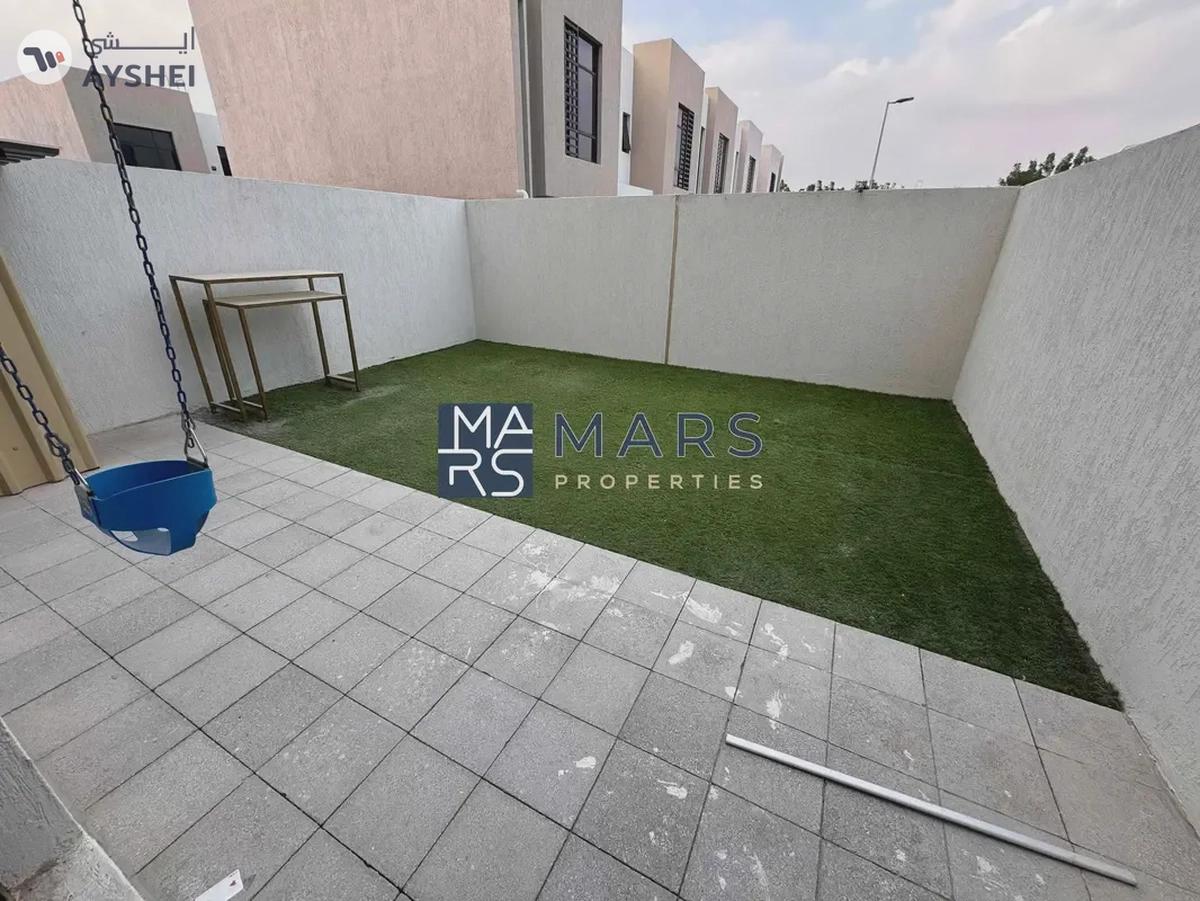 Middle Unit Ready to Move In Excellent Community-13-13