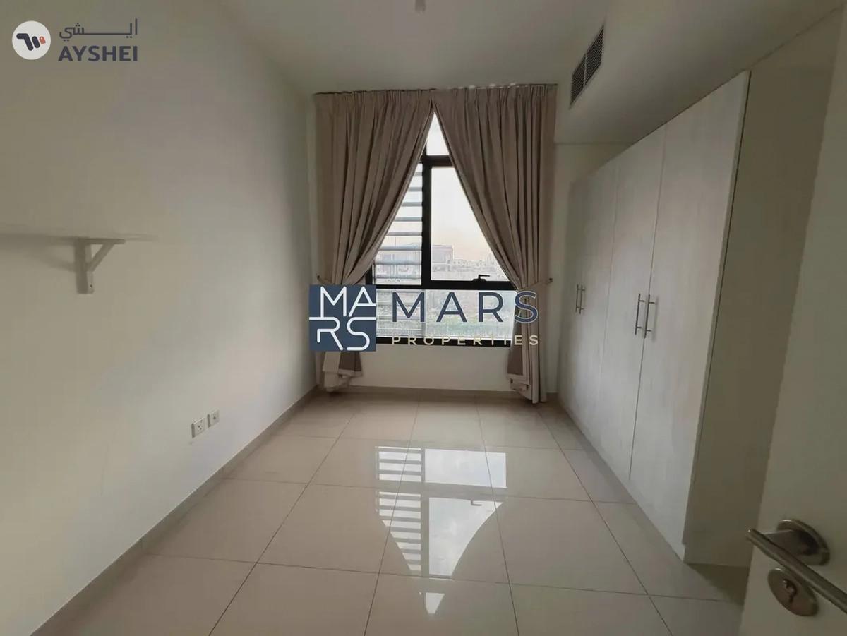 Middle Unit Ready to Move In Excellent Community-1-landscape