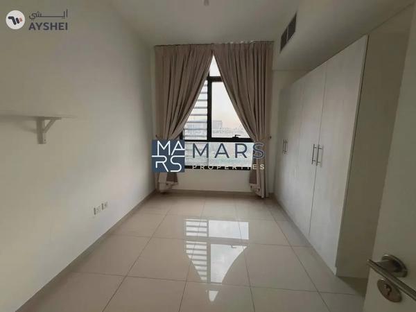 Middle Unit Ready to Move In Excellent Community