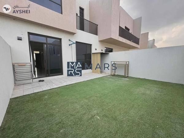 Middle Unit Ready to Move In Excellent Community