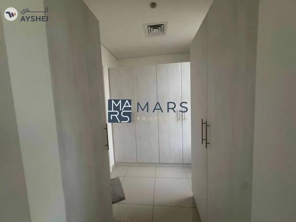 Middle Unit Ready to Move In Excellent Community