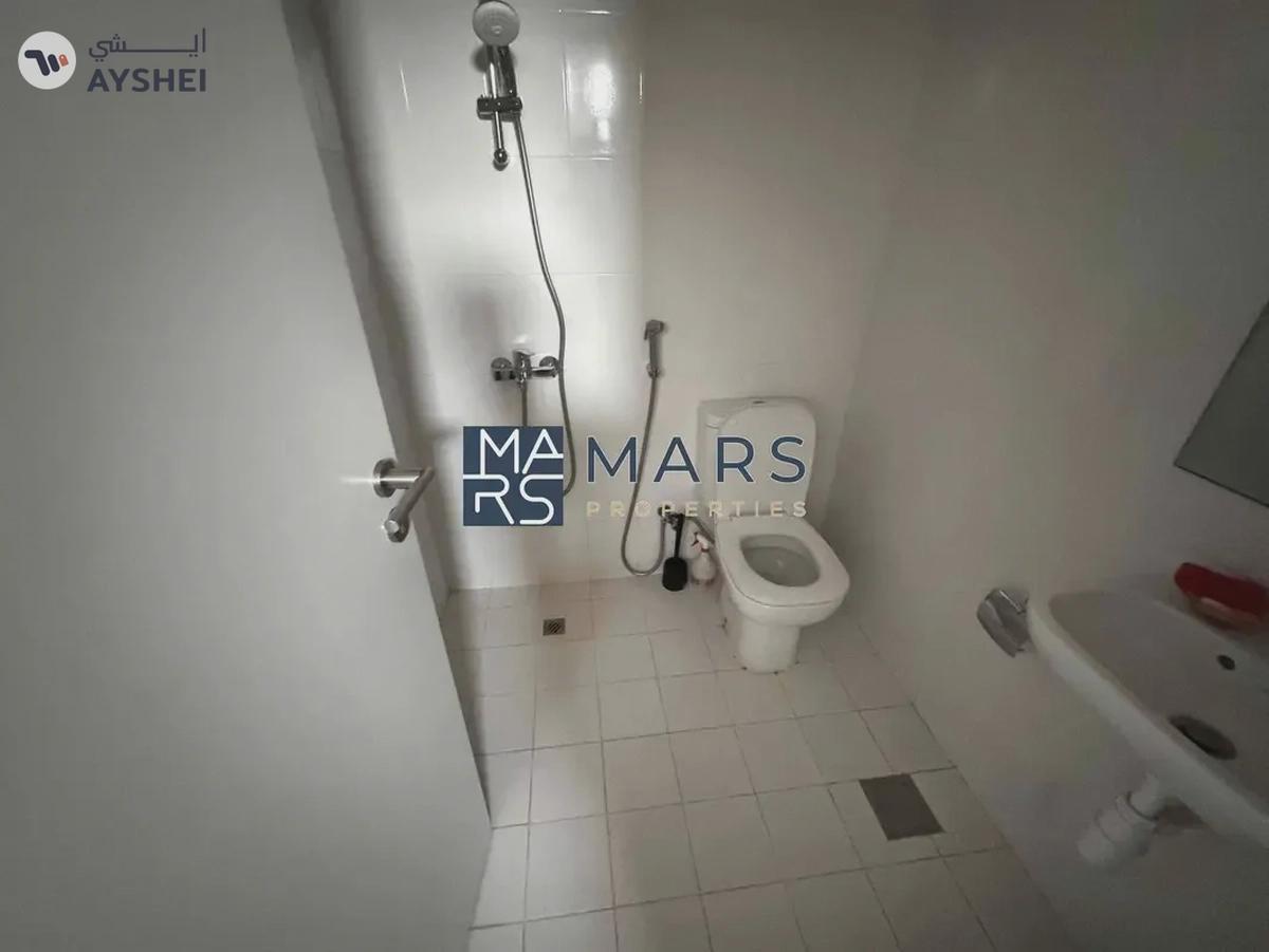 Middle Unit Ready to Move In Excellent Community-7-7