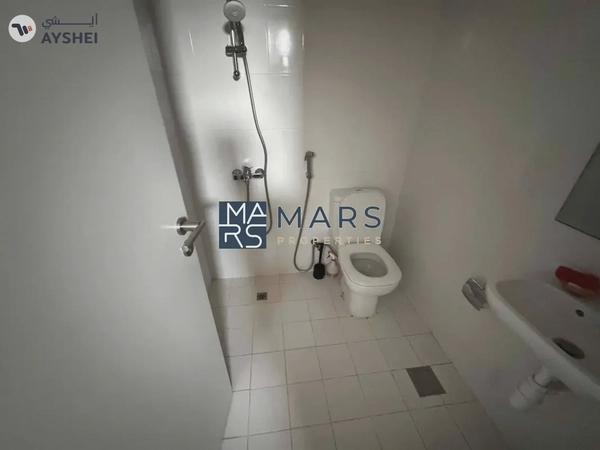 Middle Unit Ready to Move In Excellent Community