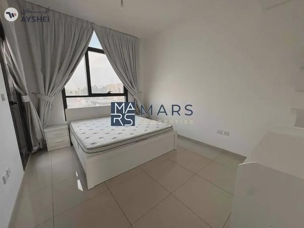 Middle Unit Ready to Move In Excellent Community