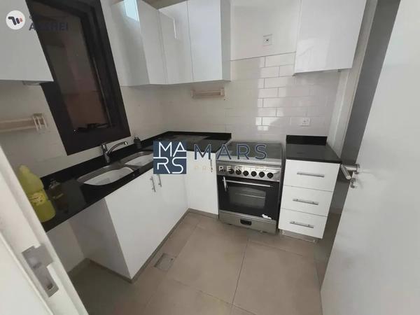 Middle Unit Ready to Move In Excellent Community