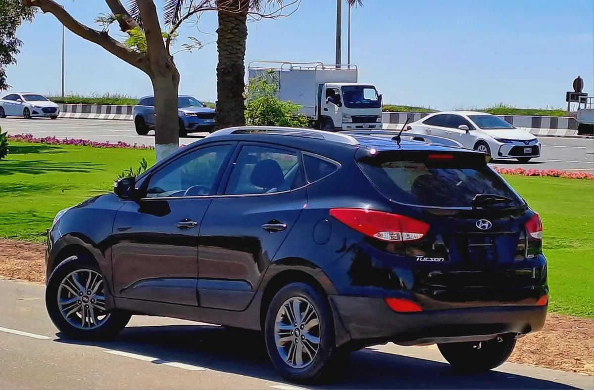 1,725-MONTHLY FOR 1 YEAR ONLY | HYUNDAI TUCSON 2015 2.0L GCC | CRUISE CONTROL I GPS I ACCIDENT FREE-4-4