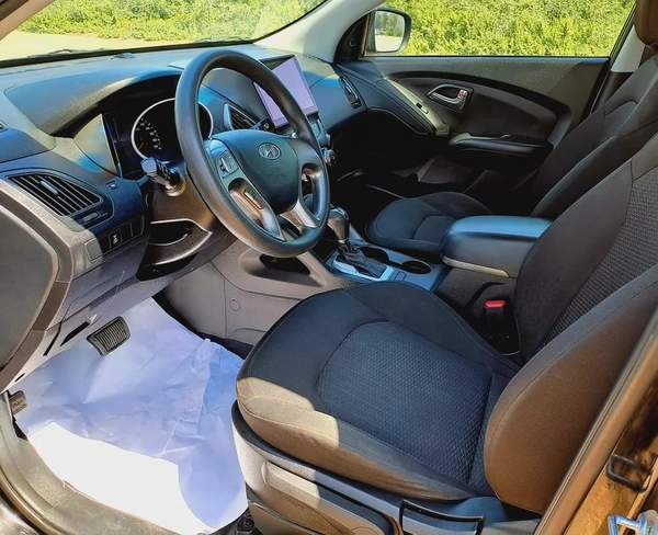 1,725-MONTHLY FOR 1 YEAR ONLY | HYUNDAI TUCSON 2015 2.0L GCC | CRUISE CONTROL I GPS I ACCIDENT FREE