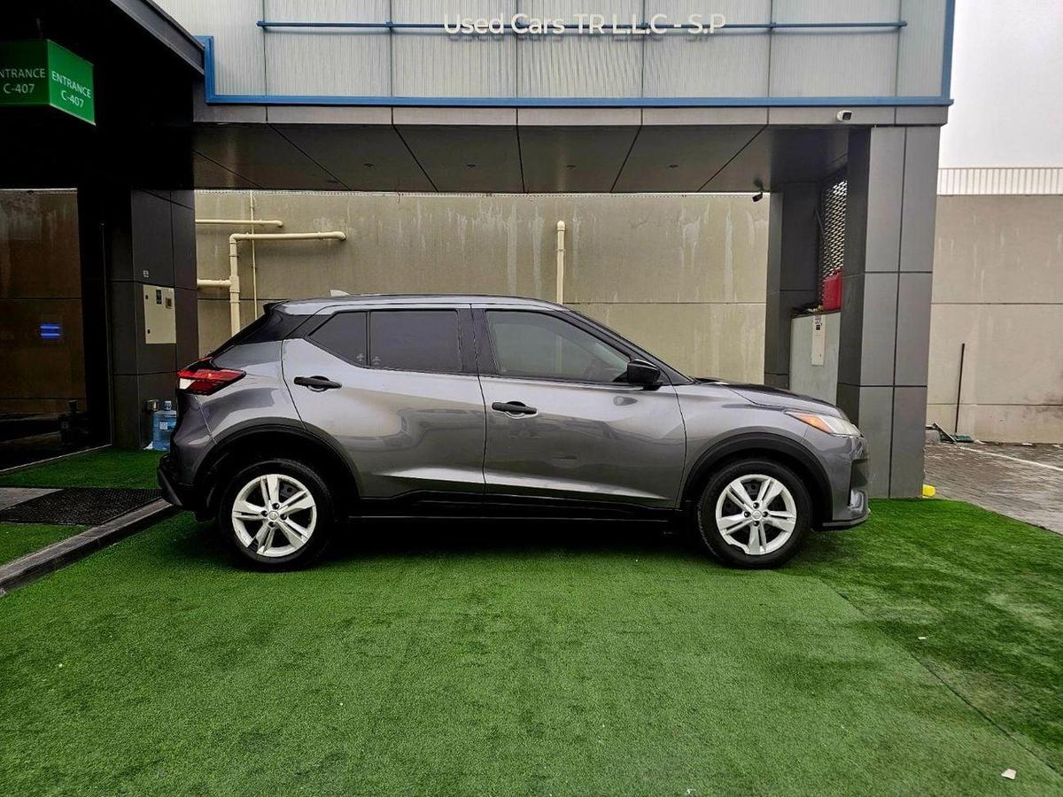 Nissan Kicks SV / 1.6 V4/ LOW MILEAGE / MINT CONDITION-3-3