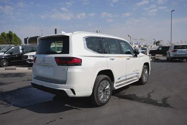 TOYOTA LAND CRUSIER VX FULL OPTION 4.0L MODEL 2026