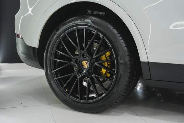 Porsche Cayenne Platinum Edition