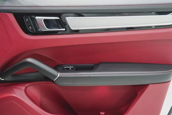 Porsche Cayenne Platinum Edition