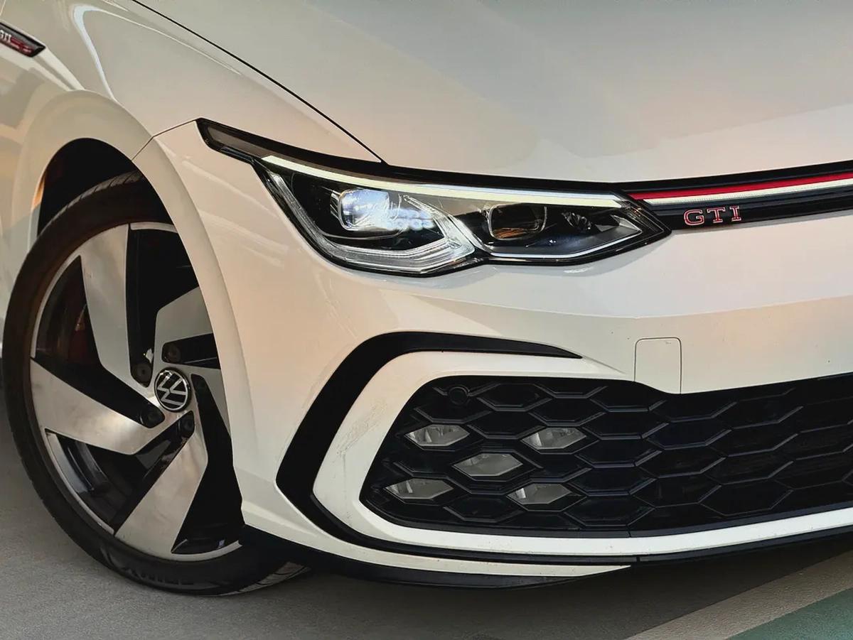 Volkswagen Golf GTI 2021-2-2