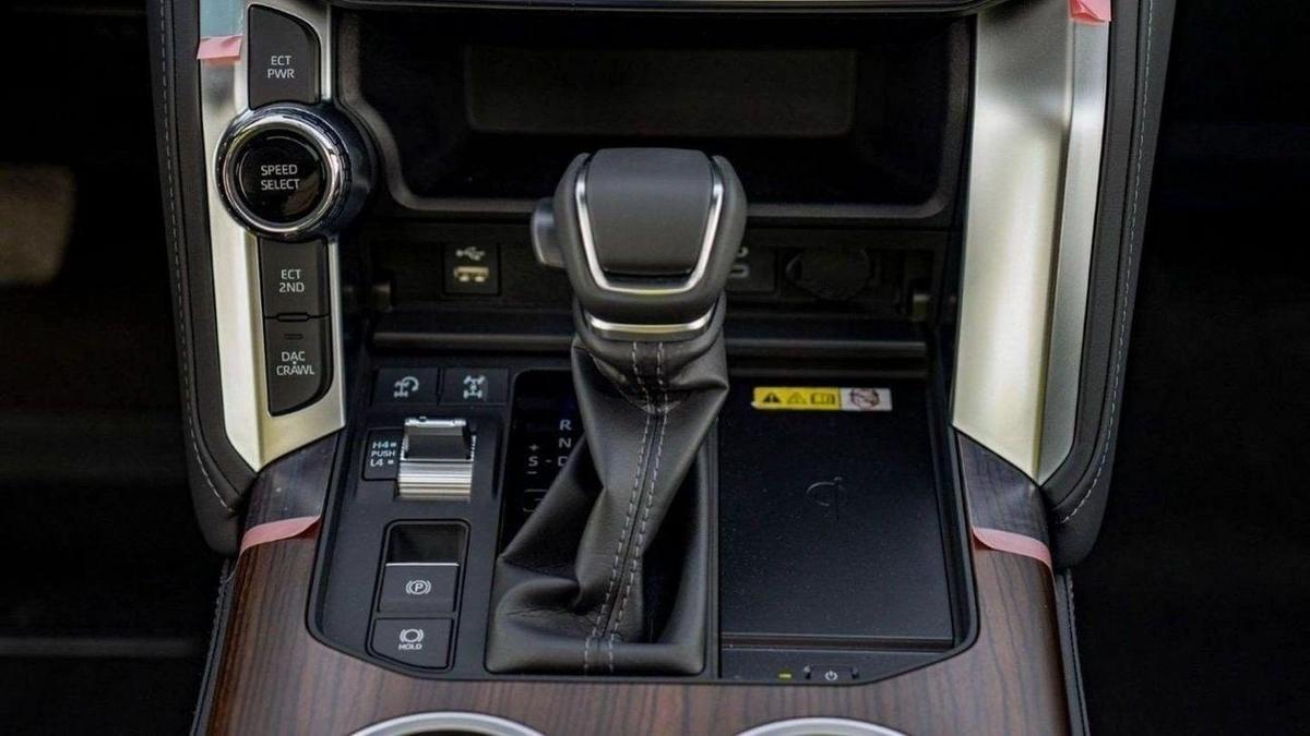 Toyota Land Cruiser Toyota Land cruiser VX 4.0L Petrol MY2024-12-12