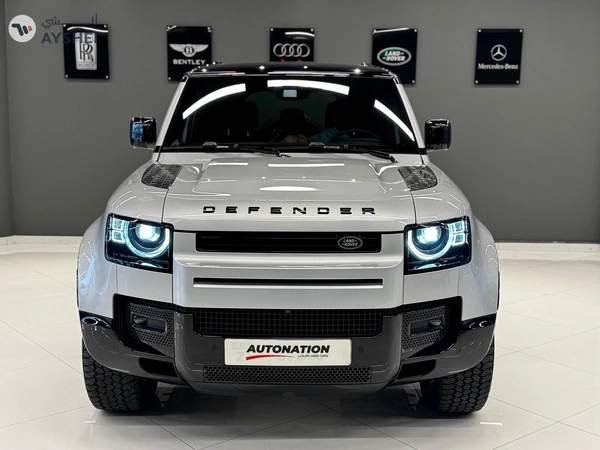 Land Rover Defender 2024