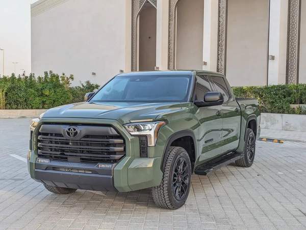 TOYOTA TUNDRA 2023 CREWMAX SR5 IN EXCELLENT CONDITION