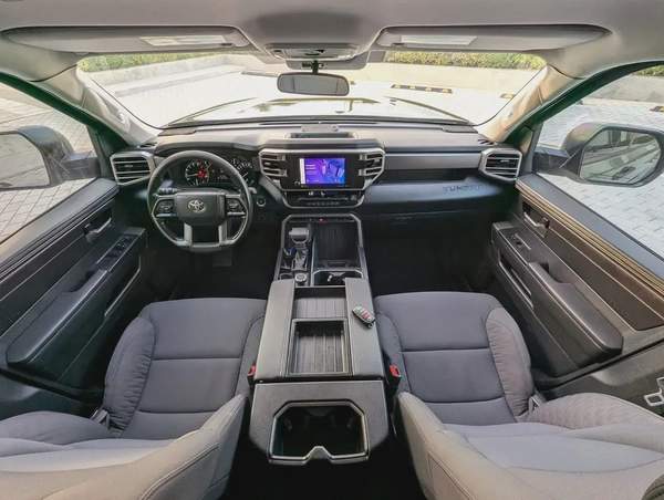 TOYOTA TUNDRA 2023 CREWMAX SR5 IN EXCELLENT CONDITION