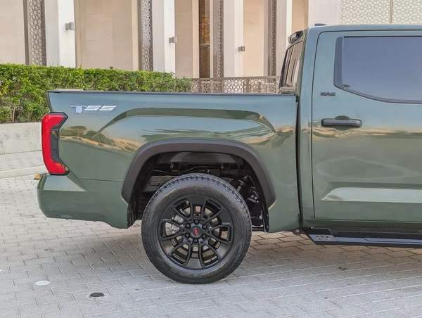 TOYOTA TUNDRA 2023 CREWMAX SR5 IN EXCELLENT CONDITION