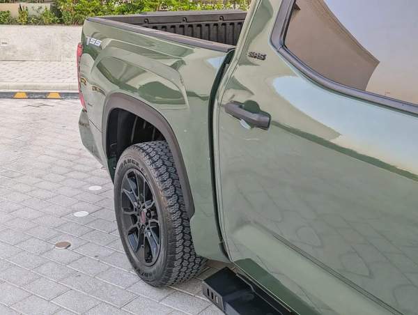 TOYOTA TUNDRA 2023 CREWMAX SR5 IN EXCELLENT CONDITION