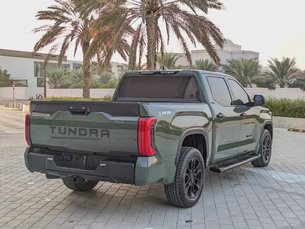 TOYOTA TUNDRA 2023 CREWMAX SR5 IN EXCELLENT CONDITION