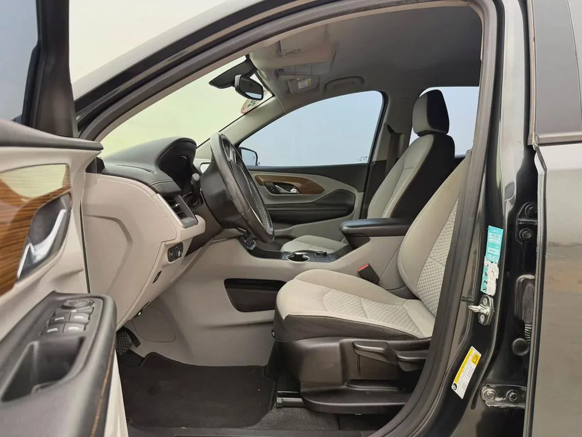 GMC Terrain, 2018 GCC specs, absolutely accident-free, requires no maintenance.-4-4