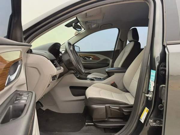 GMC Terrain, 2018 GCC specs, absolutely accident-free, requires no maintenance.