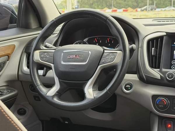 GMC Terrain, 2018 GCC specs, absolutely accident-free, requires no maintenance.