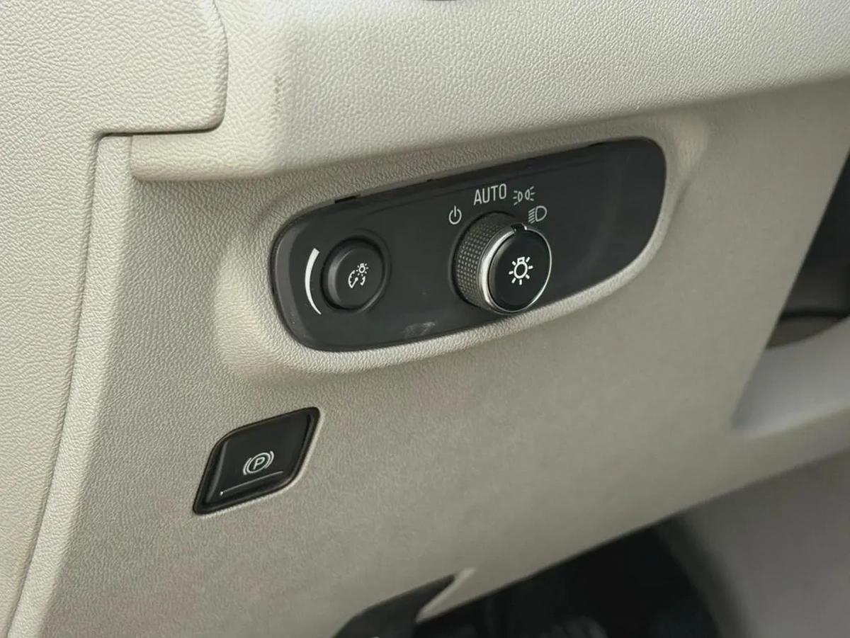 GMC Terrain, 2018 GCC specs, absolutely accident-free, requires no maintenance.-11-11