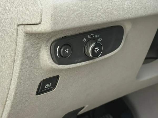 GMC Terrain, 2018 GCC specs, absolutely accident-free, requires no maintenance.