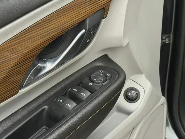 GMC Terrain, 2018 GCC specs, absolutely accident-free, requires no maintenance.