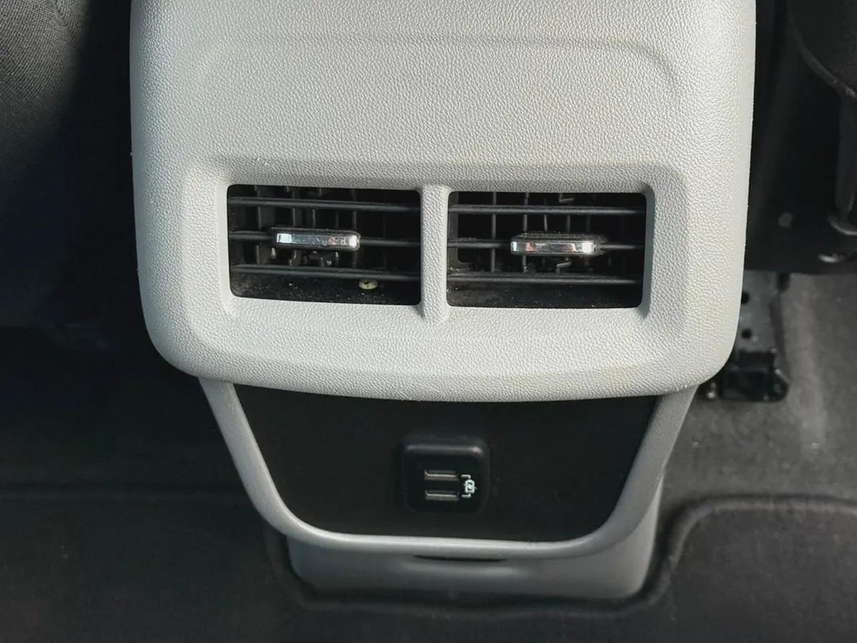 GMC Terrain, 2018 GCC specs, absolutely accident-free, requires no maintenance.-13-13