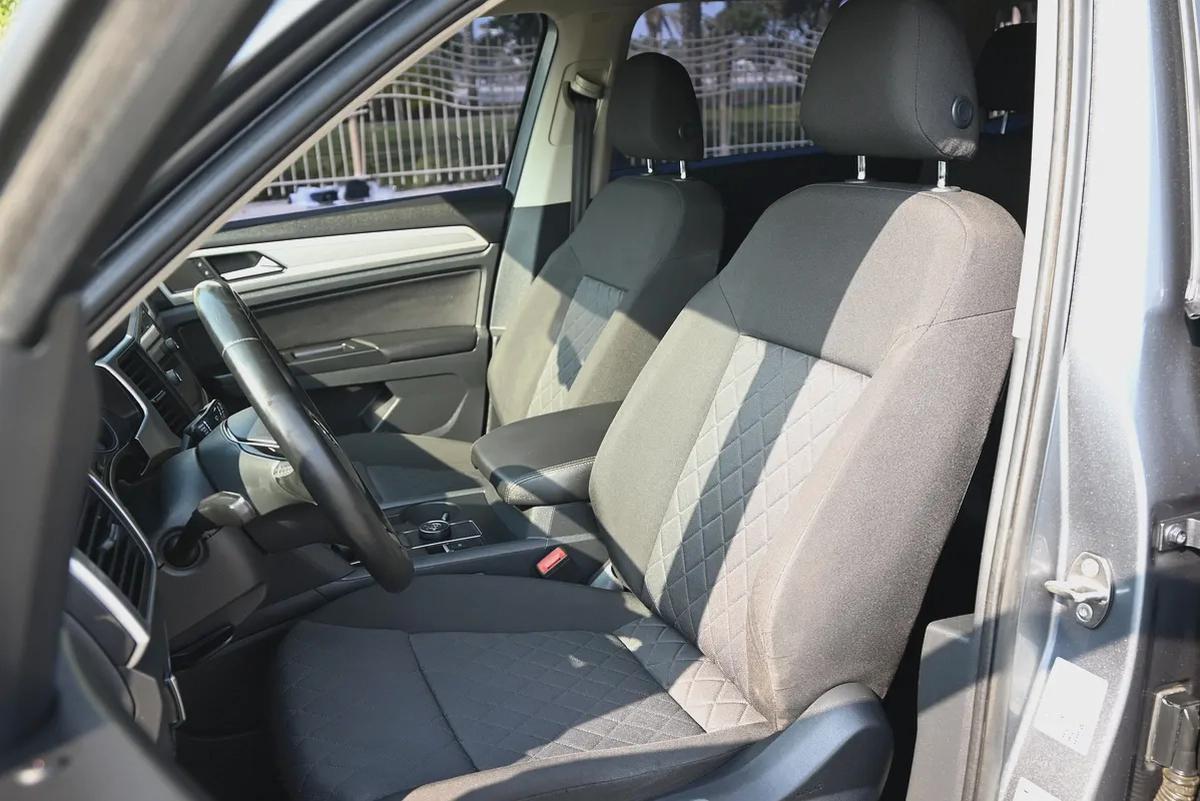 0% DP - GCC SPECS - VOLKSWAGEN TERAMONT 3.6L 4WD - FIRST OWNER-11-11