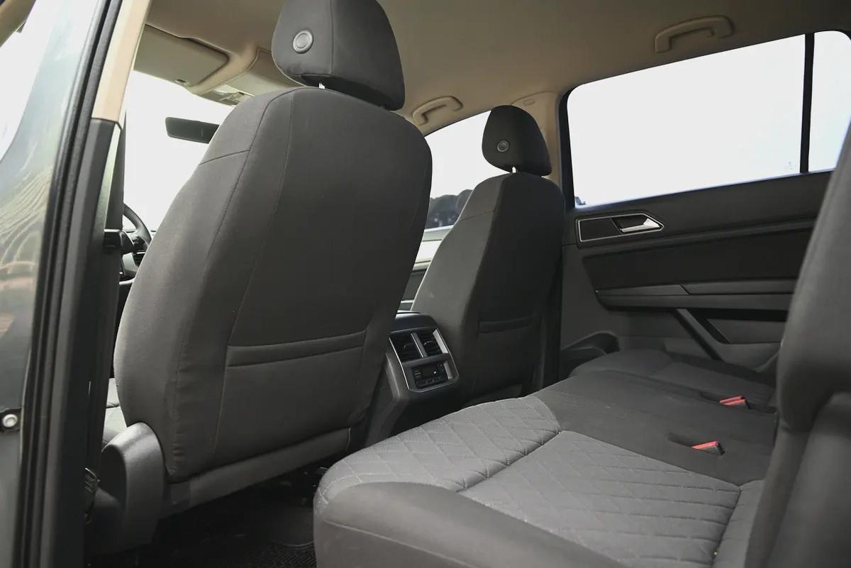 0% DP - GCC SPECS - VOLKSWAGEN TERAMONT 3.6L 4WD - FIRST OWNER-16-16