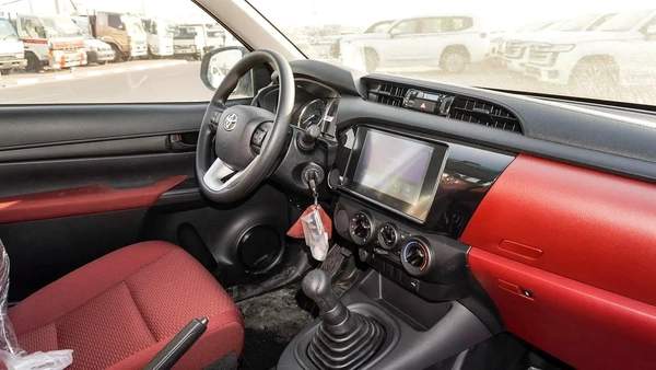 TOYOTA HILUX 4x2 - 2.7L PETROL MODEL 2025 - تويوتا هايلوكس 5 شنكل موديل 2025