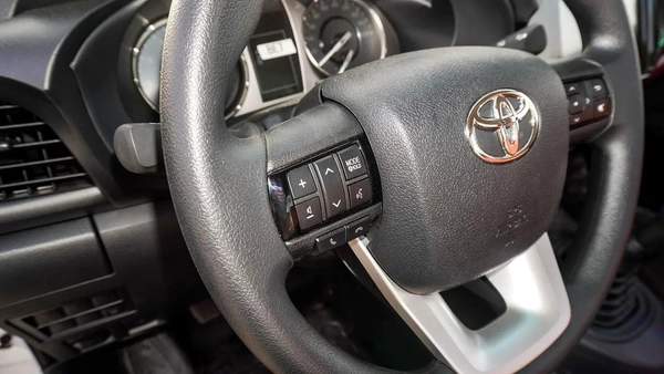 TOYOTA HILUX 4x2 - 2.7L PETROL MODEL 2025 - تويوتا هايلوكس 5 شنكل موديل 2025