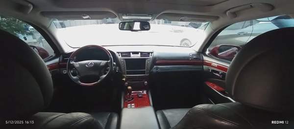 2010 Lexus LS 460 F Sport - American Specs. الشارقة