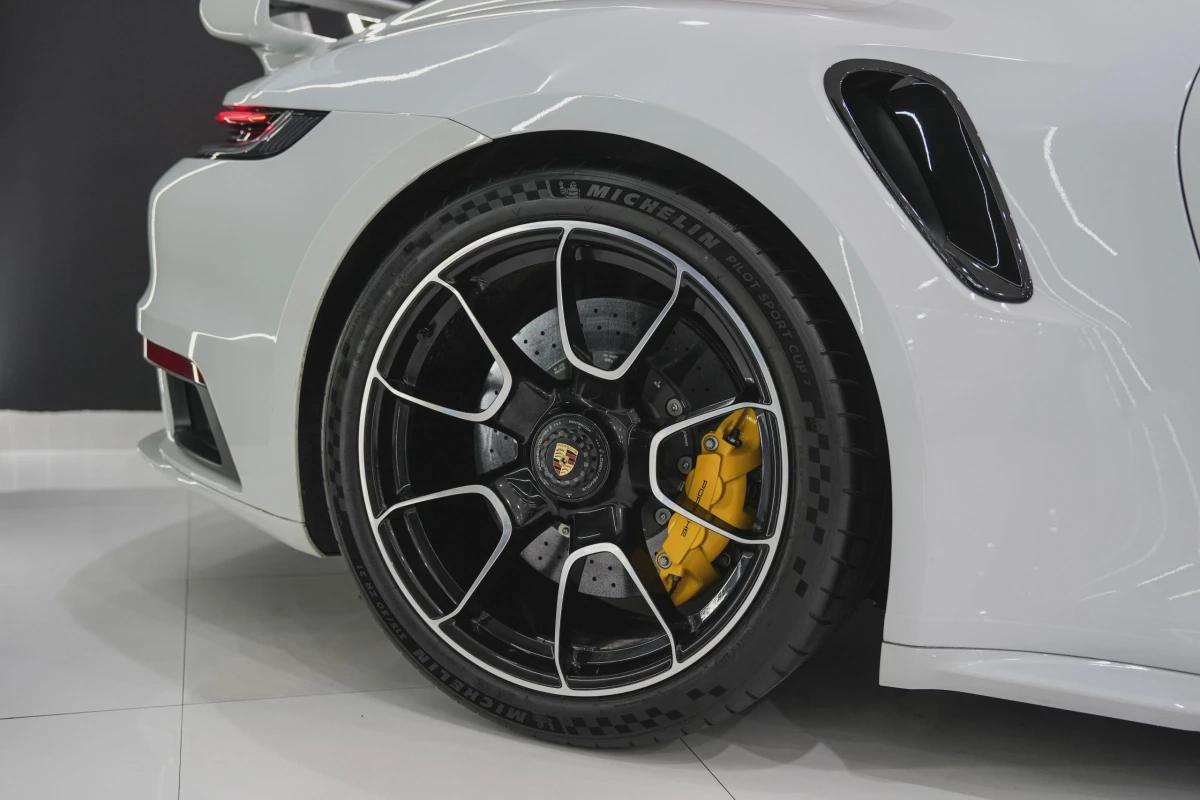 Porsche 911 Turbo S Cabriolet-6-6