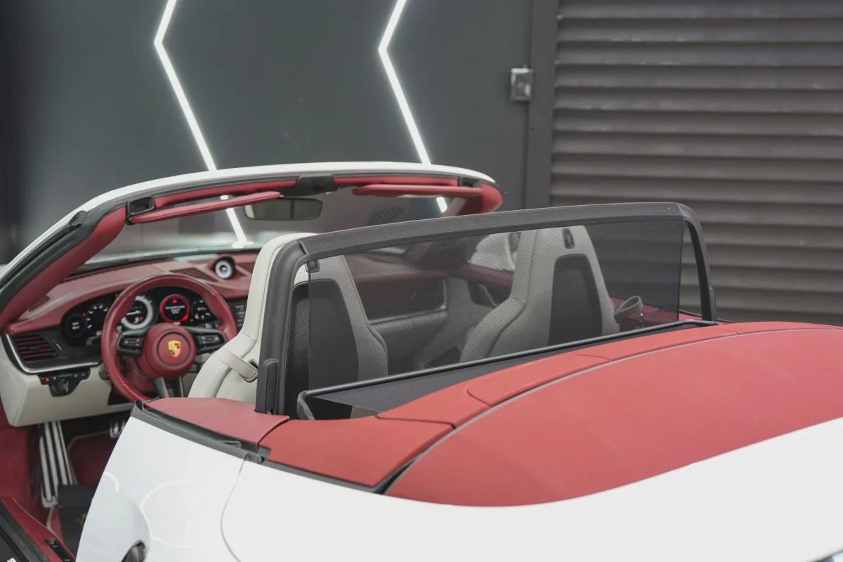 Porsche 911 Turbo S Cabriolet-4-4