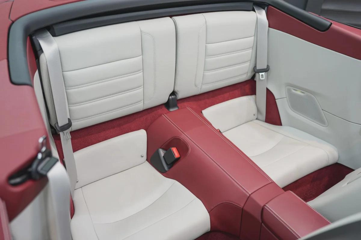 Porsche 911 Turbo S Cabriolet-8-8