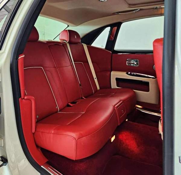 Rolls-Royce Ghost STD 6.6L-12CYL EXCELLENT CONDITION GCC SPECS - AED 260,000