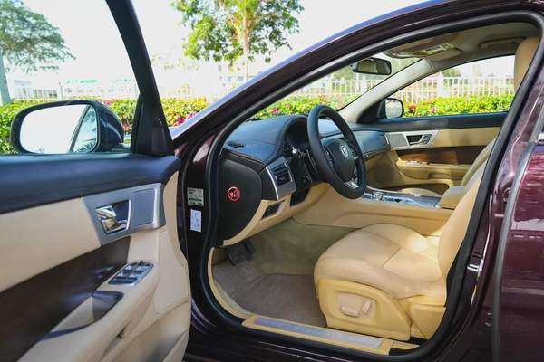 JAGUAR XF LUXURY 2013!! GCC SPECS!! FULL SERVICE HISTORY FROM AL TAYER