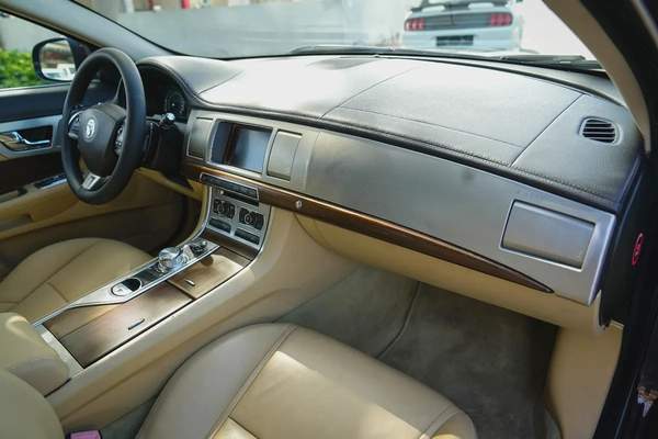 JAGUAR XF LUXURY 2013!! GCC SPECS!! FULL SERVICE HISTORY FROM AL TAYER