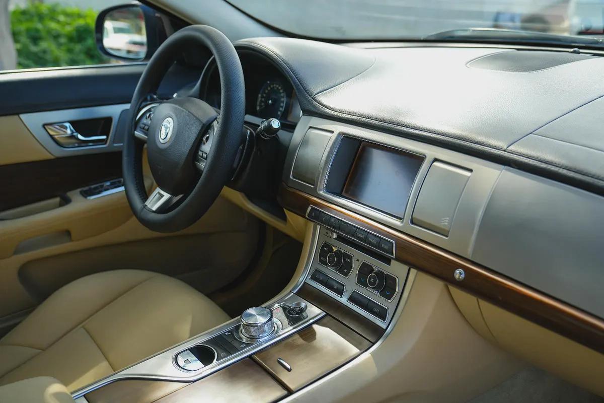 JAGUAR XF LUXURY 2013!! GCC SPECS!! FULL SERVICE HISTORY FROM AL TAYER-13-13