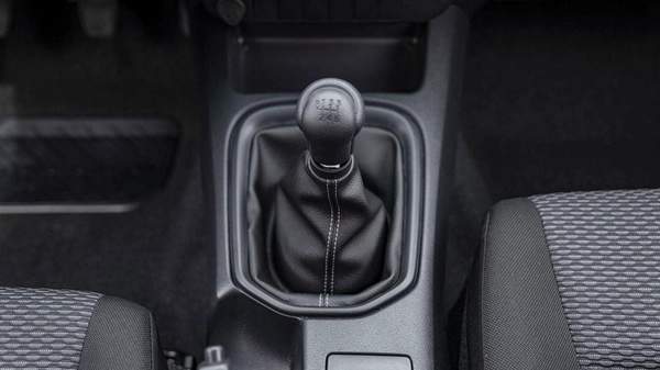 Toyota Hilux Hilux 2.4L mid option p.w MY2025 FOR EXPORT ONLY