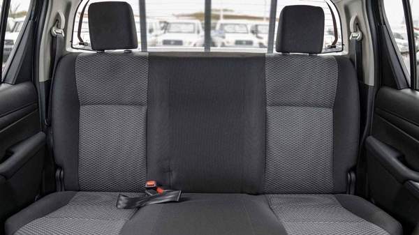 Toyota Hilux Hilux 2.4L mid option p.w MY2025 FOR EXPORT ONLY