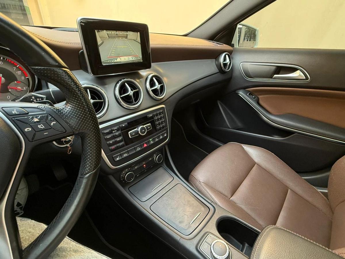 Gulf Specs 2015 MERCEDES BENZ GLA250 4MATIC 2.0Litre Turbo (Gargash Service History)-2-2