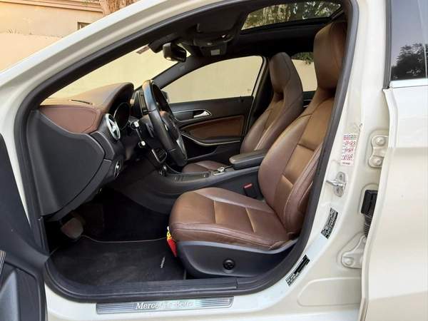 Gulf Specs 2015 MERCEDES BENZ GLA250 4MATIC 2.0Litre Turbo (Gargash Service History)